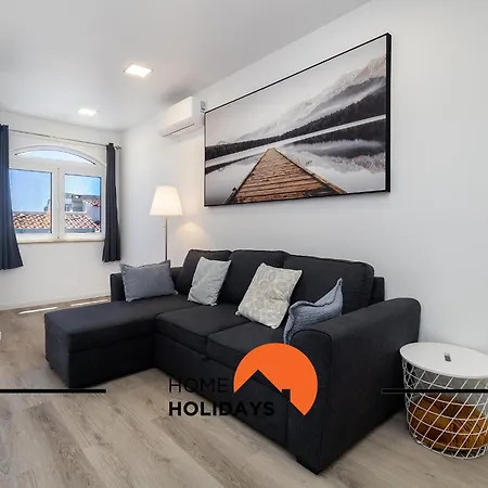 #305 Sea House By Holidays