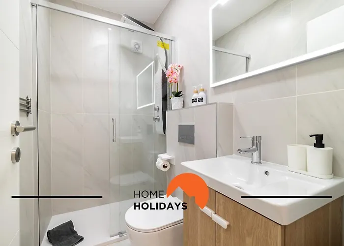 #305 Sea House By Holidays *